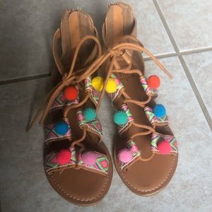 Girls Gap sandals, tan w/ multicolor pom poms